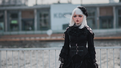 Gilet gothique comme pièce du style dark academia